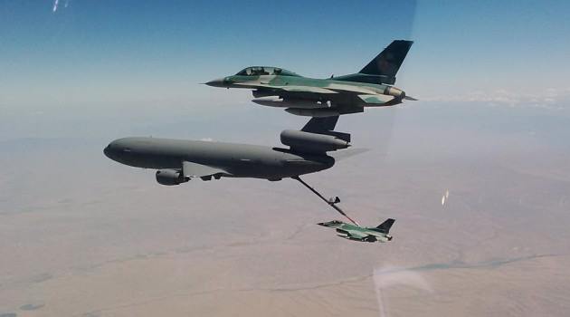F-16 TNI AU saat Air Refueling di atas Samudra Pasifik