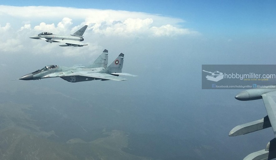 MiG-29 Bulgaria dan Typhoon Italia terbang mengamankan Laut Hitam