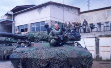 Insiden di bandara pristina 1999. Pasukan Perancis dan persenjataannya.