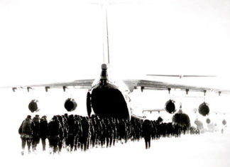 Prajurit VDV memasuki Il-76 untuk suatu operasi.