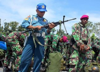 Provos Marinir periksa Senjata Personel Satgasmar Ambalat XV 130 prajurit Korps Marinir TNI AL yang selesai melaksanakan penugasan menjaga kedaulatan NKRI di pulau Sebatik menjalani pemeriksaan senjata oleh provos marinir