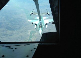 Foto Air to Air Refueling F-16C TNI AU F-16C TNI AU sedang melakukan refueling dengan tanker USAF.