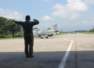Latihan Penembakan dan Pengeboman di AWR Pulung Ponorogo Hawk 209, Elang Khatulistiwa dari Skadron Udara 1 Lanud Supadio melakukan latihan pengeboman di AWR Pulung