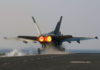 Bagaimana Sistem Afterburner Bekerja Afterburner membantu F/A-18 lepas landas pada landasan pendek di kapal induk.