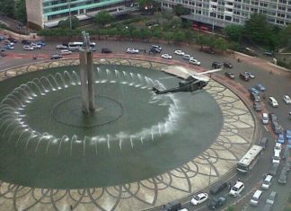 Latihan Terbang Kota Penerbad Helikopter Bell 412 Penerbad melakukan latihan terbang kota dengan terbang rendah di sekitaran Bundaran Hotel Indonesia. Kegiatan ini sempat menghebohkan masyarakat karena dianggap tidak biasa.