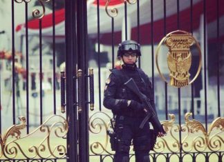 Foto Anggota Detasemen Penyelamatan Anggota Denmatan di Istana.