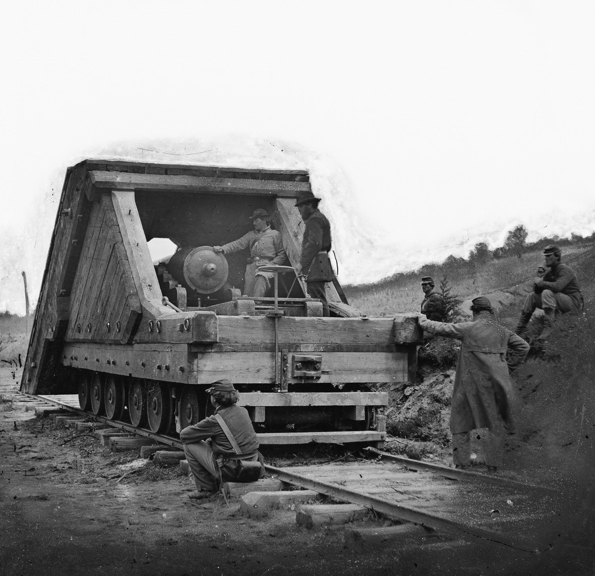 Petersburg, Va. Railroad gun and crew. Photo shows Robert E. Lee's railroad battery. (Source: David H. Schneider, Lee's Armored Car, Civil War Times, Feb. 2011.) Photograph from the main eastern theater of war, the siege of Petersburg, June 1864-April 1865.