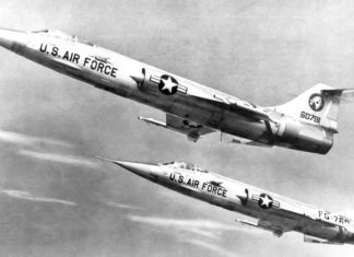 F-104 Starfighter: Si Rudal Berawak Sepasang F-104 Starfighter generasi awal dari 83rd Fighter-Interceptor Squadron, Hamilton AFB california, 1958.