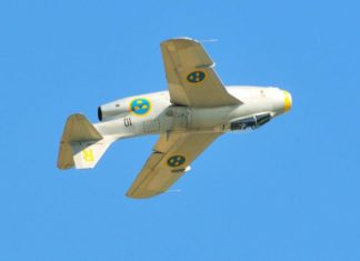 Mengenal SAAB J-29 Tunnan, Pesawat Tempur Swedia J29 Tunnan bermanuver aerobatik.