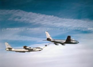 Kisah Misteri Hilangnya KC-135 USAF di Segitiga Bermuda KC-135 sedang melakukan pengisian ulang bahan bakar ke bomber B-47