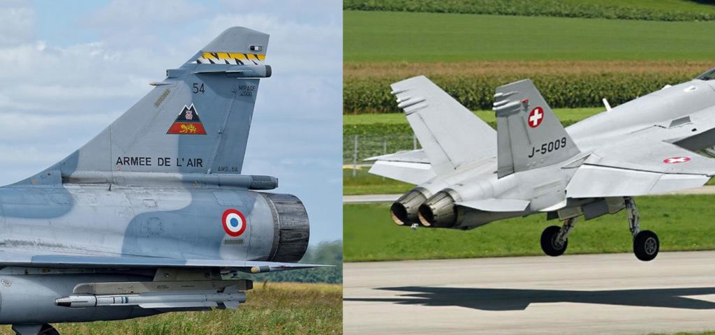 Roundel Mirage 2000 Perancis (kiri) dan F/A-18 Swiss (kanan)