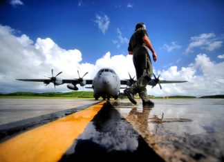 Pesawat Khusus WC-130J, Hercules Pemburu Badai WC-130J Hercules.