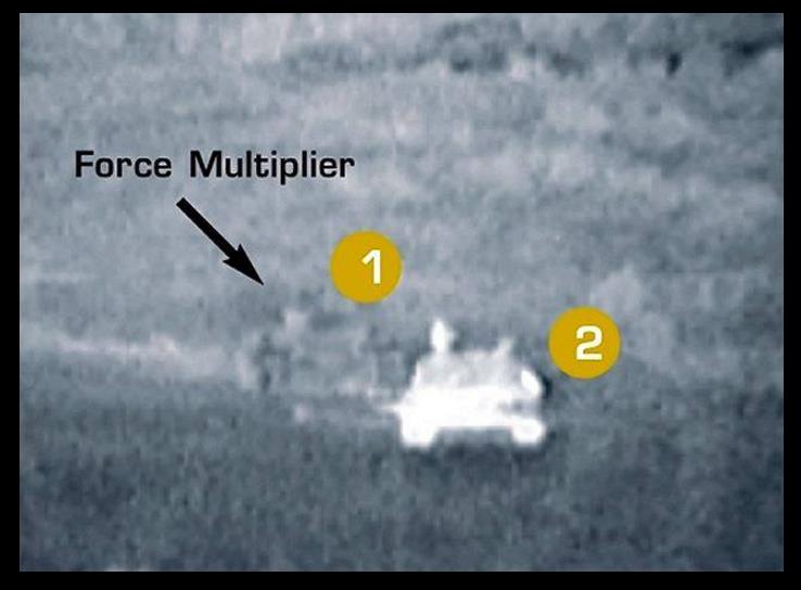 Tampak di perangkat penjejak helikopter: 1. Tank dengan Multi-spectral Camouflage System dan 2. Tank tanpa Multi-spectral Camouflage System.