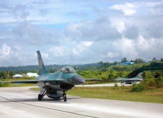 Foto Foto Deployment 3 F-16A Skadron Udara 16 di Lanud Manuhua Biak F-16A deployment di Biak