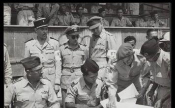 Penandatanganan penyerahan kota Solo dan Pacitan dari Belanda ke pasukan Republik di Stadion Solo 12 November 1949. Belanda diwakili oleh Kolonel van Ohl dan Republik Indonesia diwakili oleh Letnan Kolonel Slamet Rijadi. Tampak Mayor Jendral Mollinger dibelakang keduanya. Letkol Slamet Rijadi sebelumnya memimpin Serangan Umum Surakarta melawan pasukan Kol. van Ohl, 7-10 Agustus 1949.