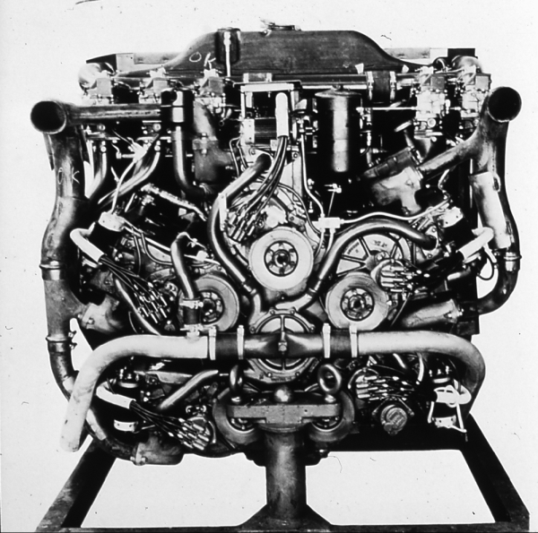 "Multibank engine" dirancang oleh Chrysler untuk M3, dan juga digunakan pada M4. Sebuah modifikasi mesin automobil, kombinasi dari 5 set mesin 6-silinder terhubung dengan satu driveshaft. Mesin ini hanya digunakan tank M3 pada musim semi dan musim panas tahun 1943, sebelum tank M3 digantikan oleh tank M4 