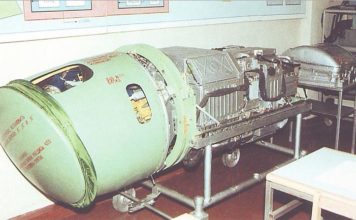 Radar Sukhoi N001 Myech. penghuni hidung Su-27 Flanker.