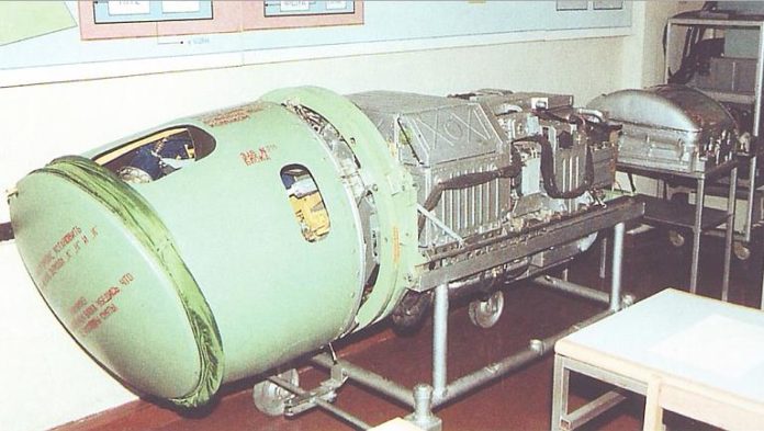 Radar Sukhoi N001 Myech. penghuni hidung Su-27 Flanker. Radar Sukhoi N001 Myech. penghuni hidung Su-27 Flanker.