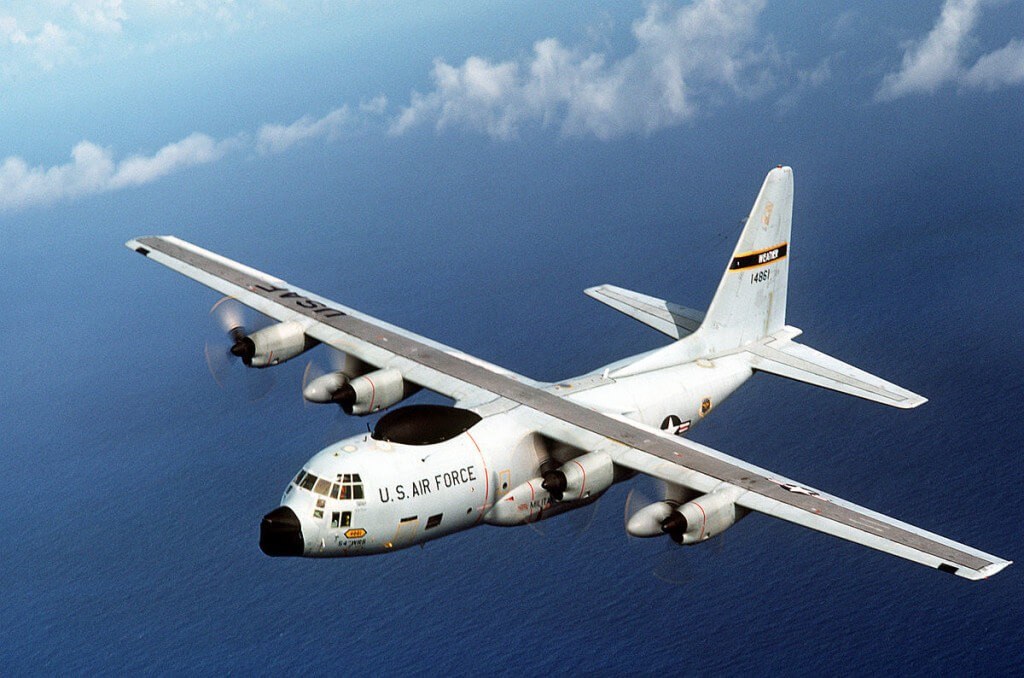 WJ-130 Hercules. Perhatikan tambahan antena di punuknya. Antena tersebut berfungsi menangkap berbagai macam data cuaca.
