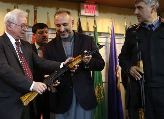 Rusia Hadiahkan 10.000 Senjata AK47 Kepada Afghanistan 56-rusia-hadiahkan-10000-senjata-ak47-kepada-afghanistan