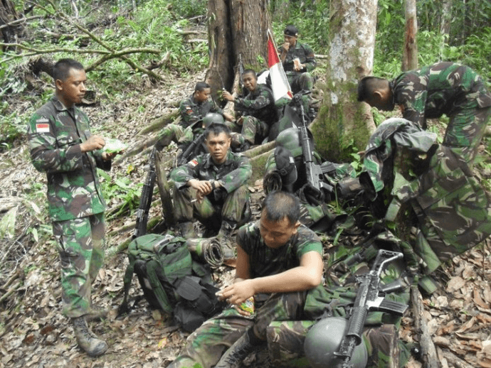 Patroli TNI di Perbatasan Papua 2
