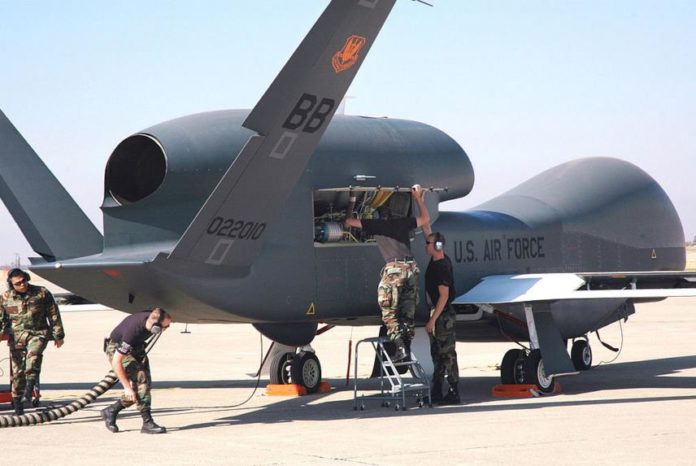 Drone Global Hawk di Pangkalan Udara Edward, California. Sumber: Wikipedia