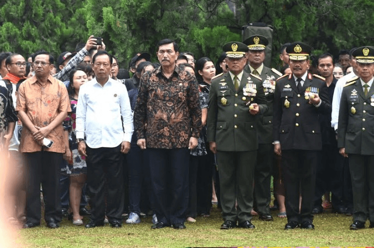 Foto-Foto Prosesi Pemakaman Prajurit TNI yang Gugur di Poso 5