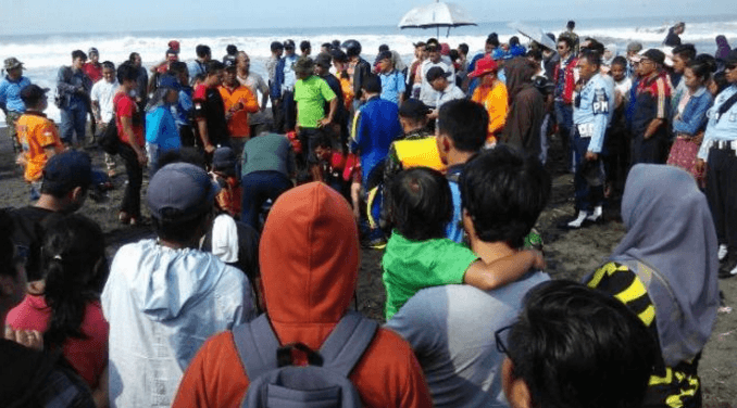 Peterjun Jogja Air Show 2016 Wika Milanti Ayuningtyas dievakuasi