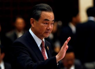 Pasang Sistem THAAD Milik AS, Tiongkok Sebut Korsel Khianati Sikap Saling Percaya China's Foreign Minister Wang Yi arrives at a meeting at the sidelines of the ASEAN foreign ministers meeting in Vientiane