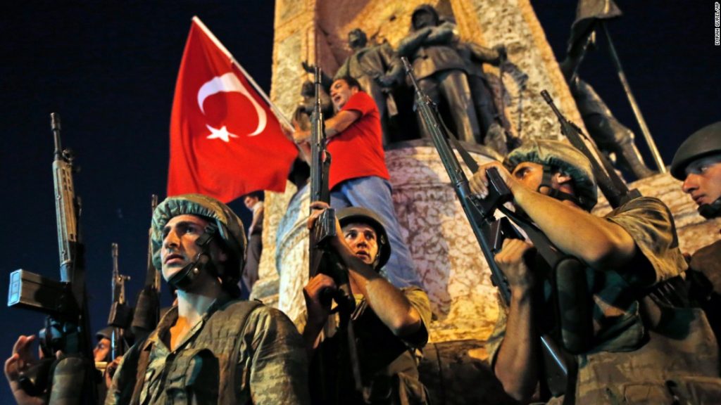 9-kudeta-militer-turki-90-warga-tewas