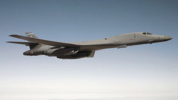 11-pesawat-pengebom-us-air-force-unjuk-gigi-di-perbatasan-korut 11-pesawat-pengebom-us-air-force-unjuk-gigi-di-perbatasan-korut