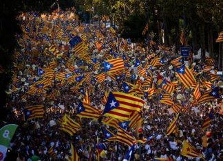 Sekitar Sejuta Warga Katalan Demo Mendesak Kemerdekaan dari Spanyol 76-warga-barcelona-demo-mendesak-gerakan-kemerdekaan-katalan