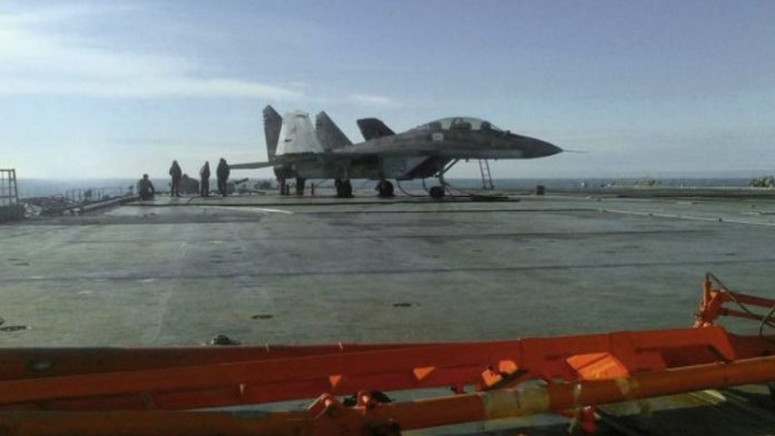 MiG-29K diatas kapal induk Kuznetsov MiG-29K diatas kapal induk Kuznetsov