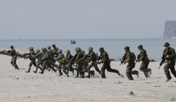 Pasukan AS dan Filipina dalam latihan pernyergapan pantai di tahun 2014. Sumber: Associated Press
