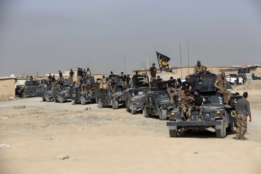Pasukan antiteror elit Irak berkumpul diluar kota Irbil, Sabtu, 15 Oktober 2015. Sumber: Khalid Mohammed/Associated Press