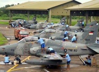 Tradisi Bersih-Bersih Pesawat Di Lanud Supadio Tradisi Bersih-Bersih Pesawat Di Lanud Supadio