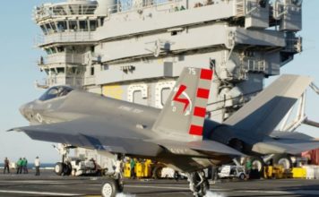 Donald Trump Tandingkan F/A-18 Dengan F-35