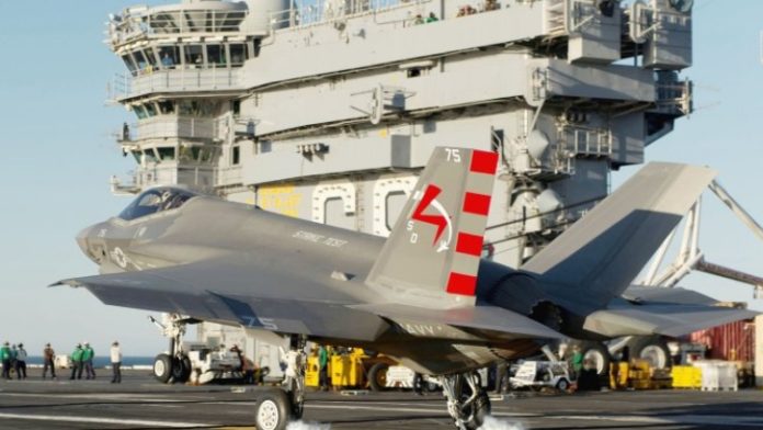 Donald Trump Tandingkan F/A-18 Dengan F-35