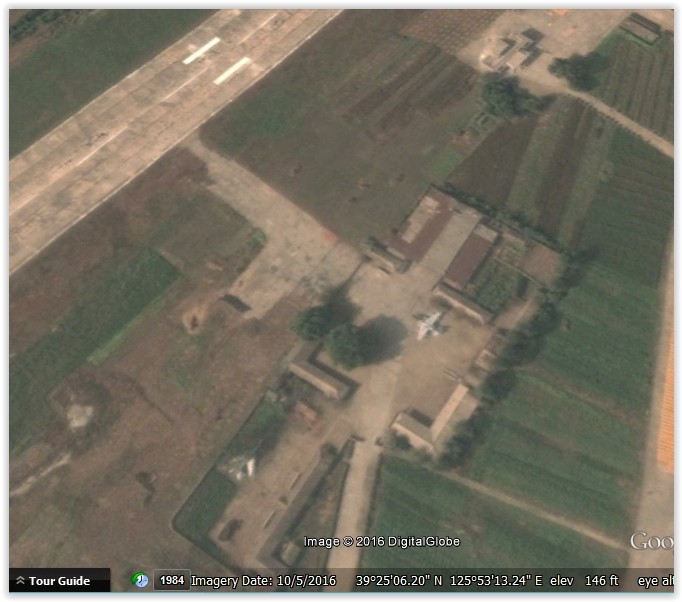 Sebuah Sukhoi Su-25 Korea Utara dilihat via Google Earth