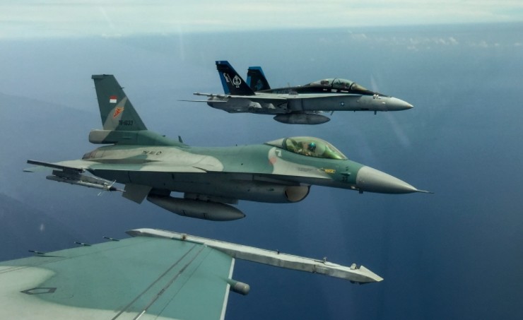 TNI AU masih melatihkan kemampuan dogfight jarak dekat kepada pilot pesawat tempurnya