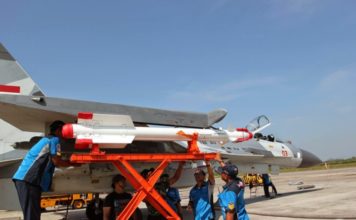 Rudal R-73 TNI AU alias AA-11 Archer di pasang di ujung sayap Sukhoi.