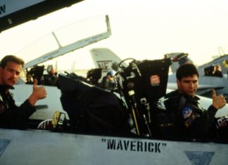 Mengenal RIO Pesawat Tempur F-14 Tomcat LTJG Nick "Goose" Bradshaw merupakan RIO dari Maverick di Film TOPGUN.