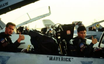 LTJG Nick "Goose" Bradshaw merupakan RIO dari Maverick di Film TOPGUN.