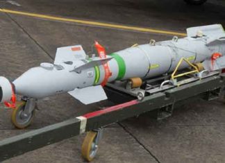 Peluncuran Bom Pintar GBU-12 LGBs dari Sukhoi Su-30MKM AU Malaysia Bom Sukhoi Su-30MKM Malaysia