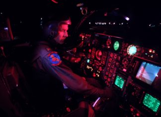 Radio Compass, Penuntun Navigasi Pesawat Terbang Radio Compass, Penuntun Navigasi Pesawat Terbang