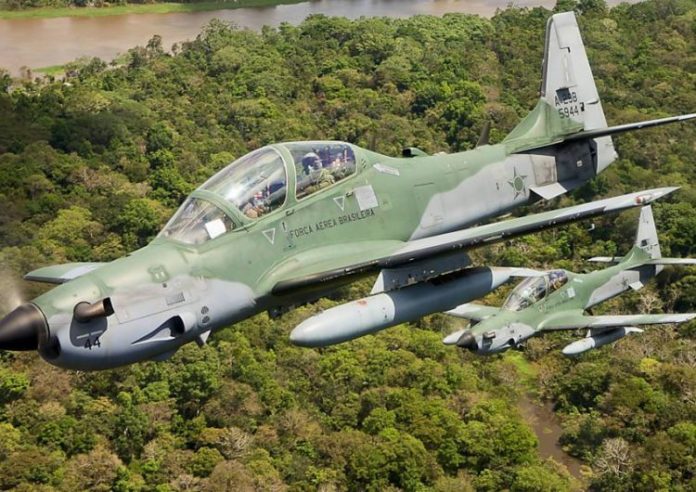 Super Tucano AU Brazil Tembak Jatuh Pesawat Pengangkut Kokain Super Tucano AU Brazil Tembak Jatuh Pesawat Pengangkut Kokain