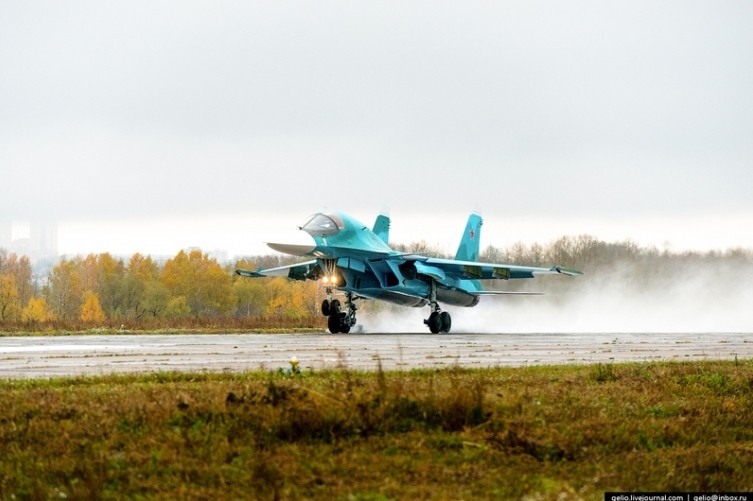 Sukhoi Su-34 Fullback, pesawat yang ganteng dari lahir. 