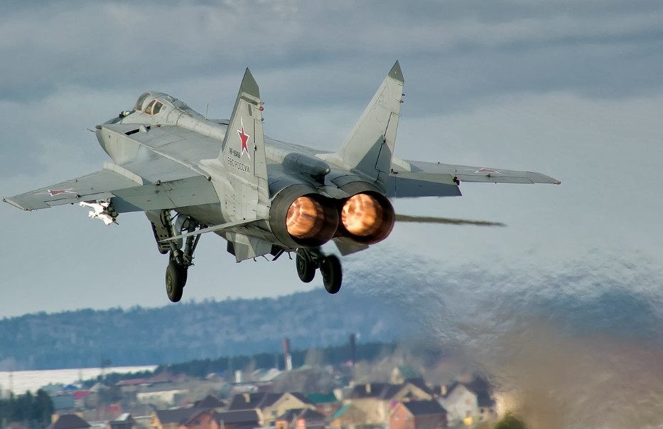 Mesin MiG-31 mampu melesatkan MiG-31BM hingga 3,500 km/h