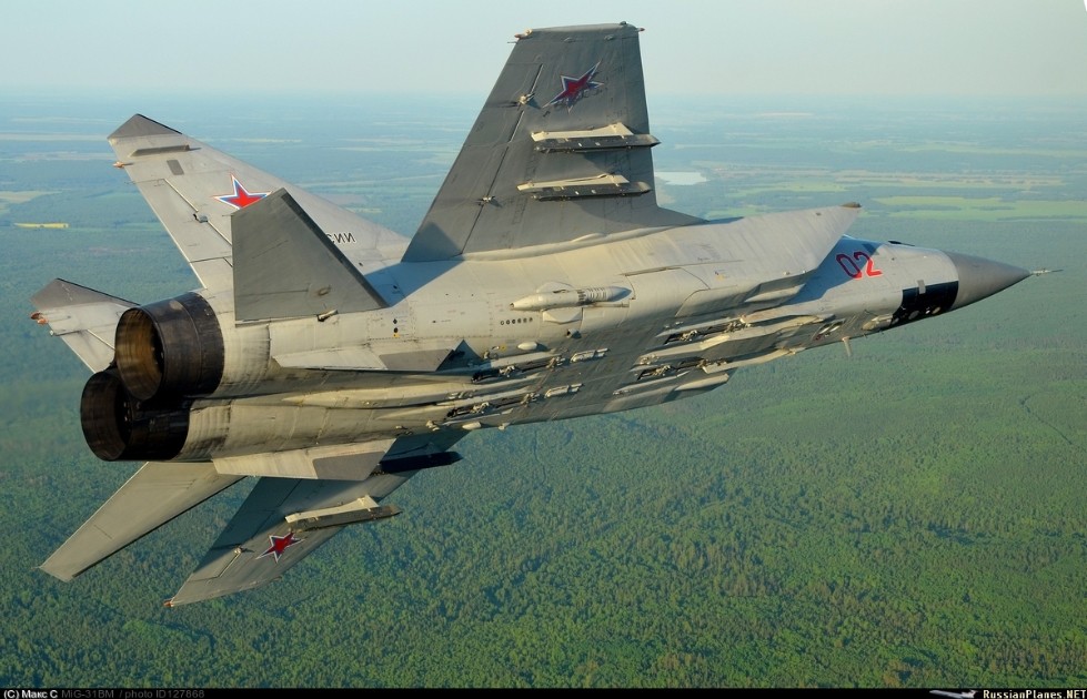 MiG-31 bertugas melindungi perbatasan Soviet, dan kemudian Rusia