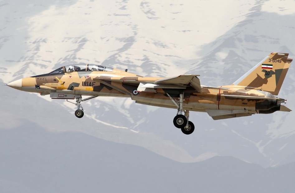 Pada perang Iraq - Iran, AU Iran sering menugaskan F-14A sebagai mini AWACS; radar AWG-9 nya yang sangat powerful terbukti efektif untuk mengatur jalannya pertempuran dan membuat AU Iran meraih keunggulan udara atas pesawat AU Iraq.